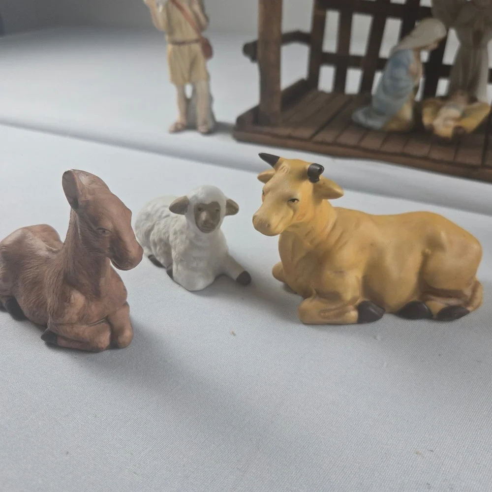 Vintage Nativity Set Wood Stable 11 Figures and Manger Creche Christmas w/ Box